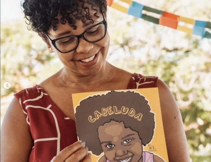 Escritora Claudinea Moreira faz lançamento oficial do livro Cabeluda em Guaxupé