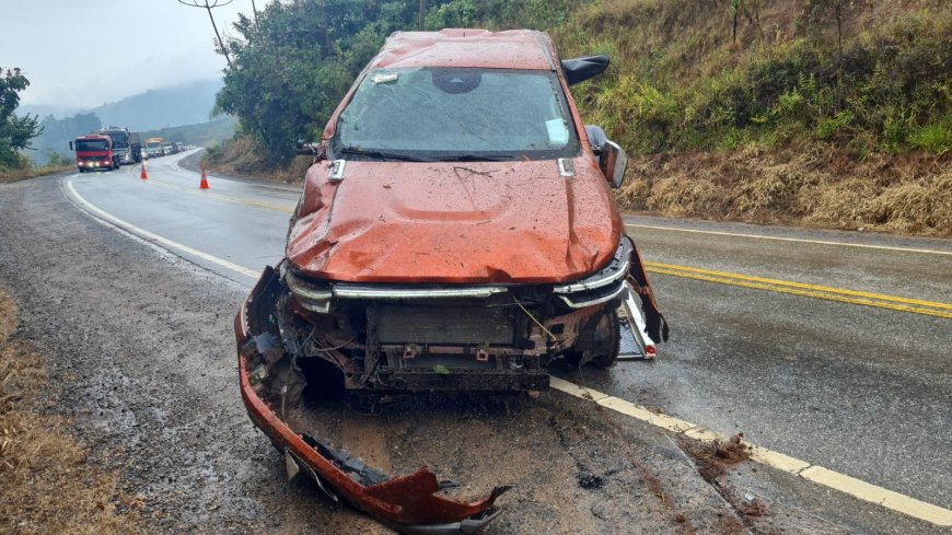 Jovem de 19 anos perde o controle da direção e tomba caminhonete na MGC-267