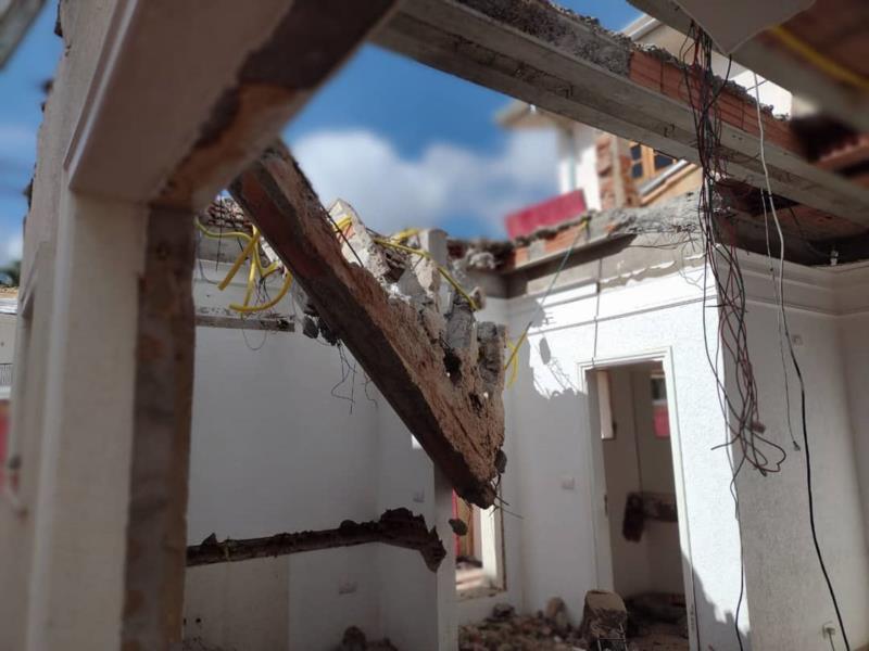 Operário cai de laje e é atendido pelo Corpo de Bombeiros em Guaxupé