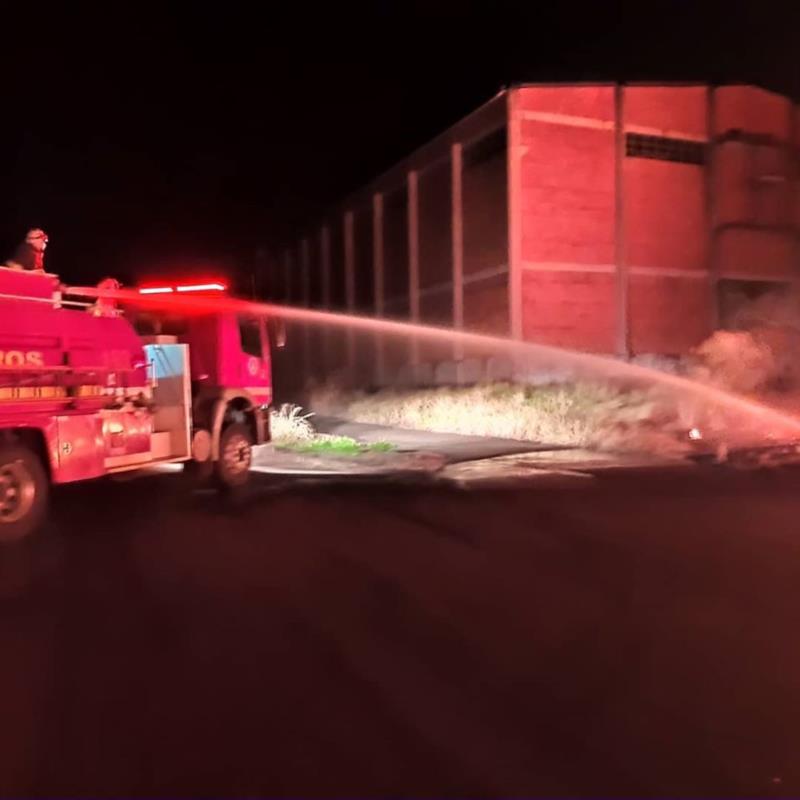 Ação rápida do Corpo de Bombeiros de Guaxupé evita maiores danos em incêndio na Destilaria Alvorada, em Guaranésia