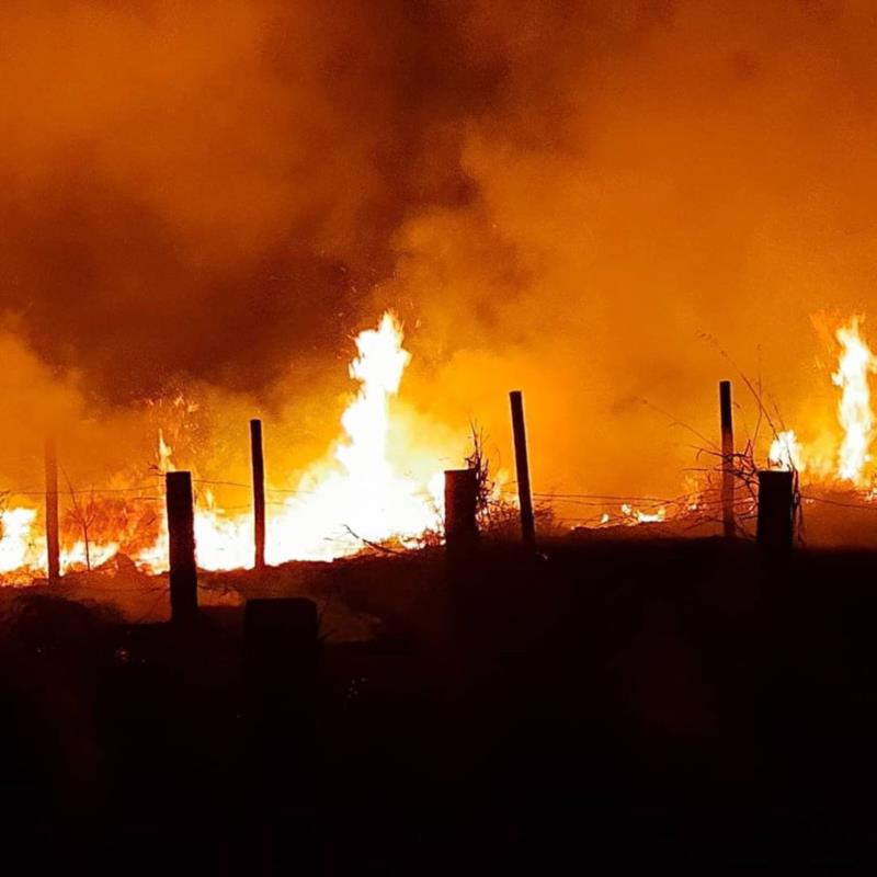 Ação rápida do Corpo de Bombeiros de Guaxupé evita maiores danos em incêndio na Destilaria Alvorada, em Guaranésia