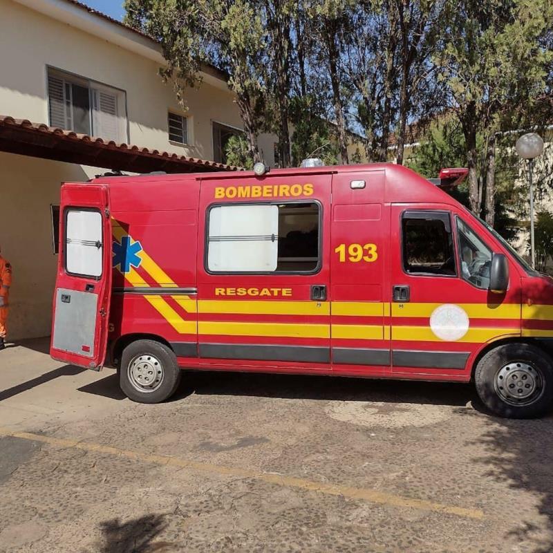 Em Guaxupé, acidente na Felipe Elias Zeitune deixa motociclista de 63 anos ferido
