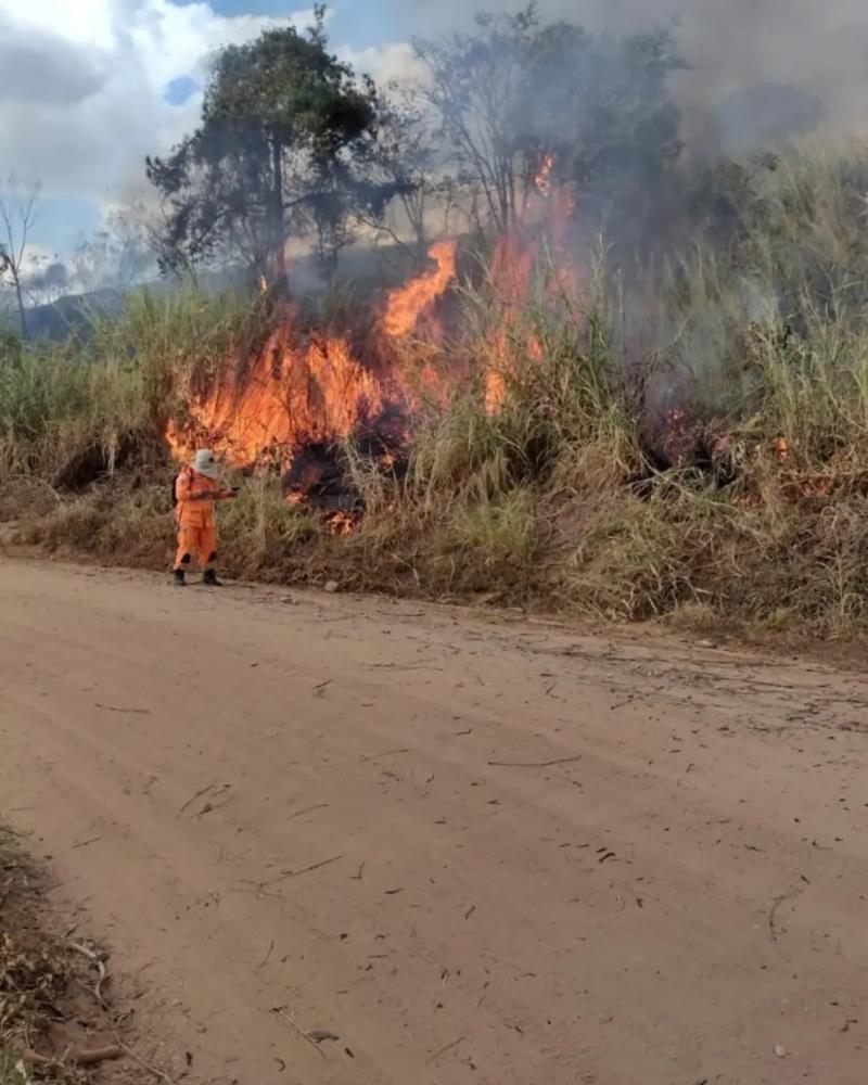 Incêndios em Guaxupé e região continuam sobrecarregando os Bombeiros
