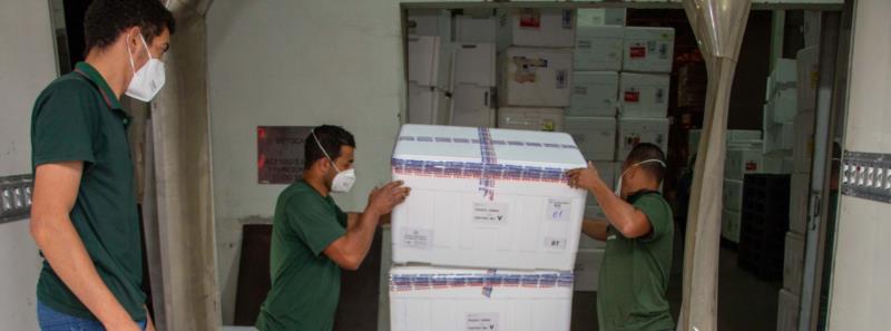 Minas distribui mais de 878 mil doses de vacinas contra a covid-19 para as Unidades Regionais de Saúde