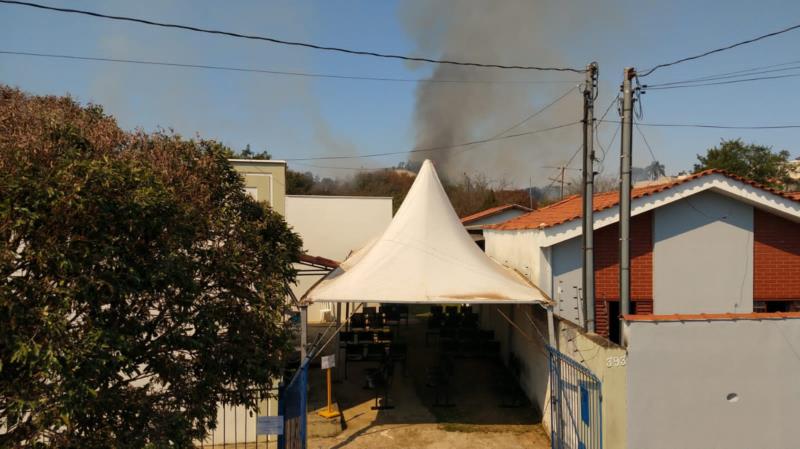 Incêndio nas imediações do Vila Campanha faz atendimento no Sentinela ser direcionado ao Posto Aviação