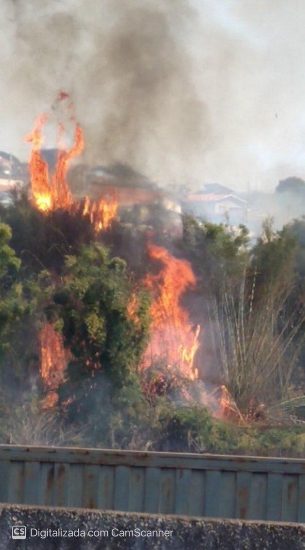 Incêndio nas imediações do Vila Campanha faz atendimento no Sentinela ser direcionado ao Posto Aviação