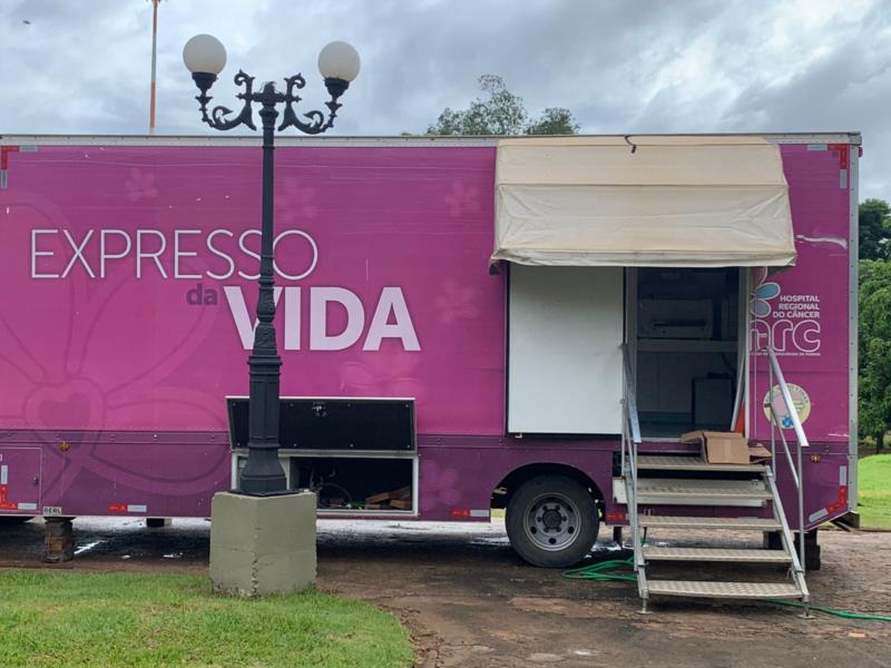 Caminhão do Hospital Regional do Câncer de Passos fará 200 mamografias em mulheres de 40 a 49 anos em Guaxupé