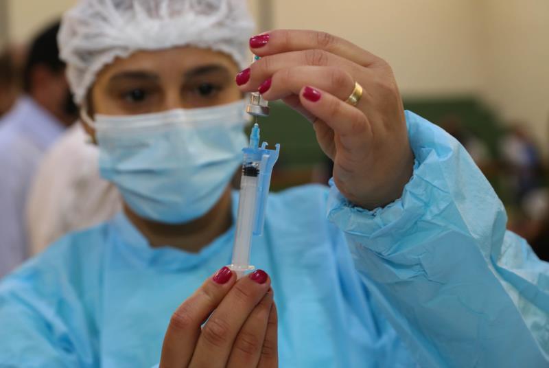 Minas chega a 70% do público-alvo da imunização contra covid-19 completamente vacinado 