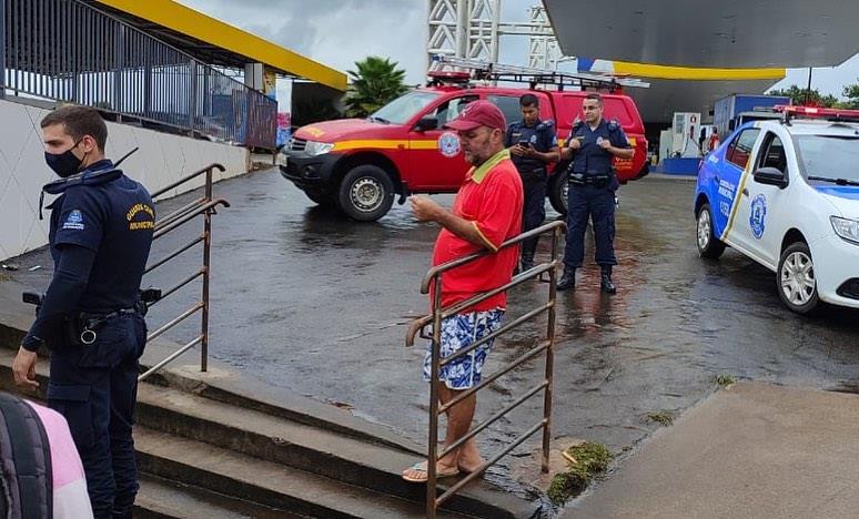 Bombeiros socorrem ciclista que foi atropelada em Guaxupé