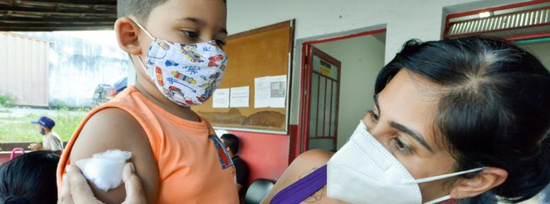 Minas atinge cerca de 80% da cobertura vacinal entre pessoas com cinco anos ou mais