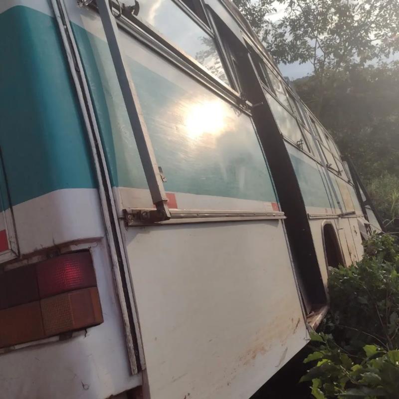 Ônibus com trabalhadores rurais se acidenta próximo à Destilaria Alvorada, em Guaranésia