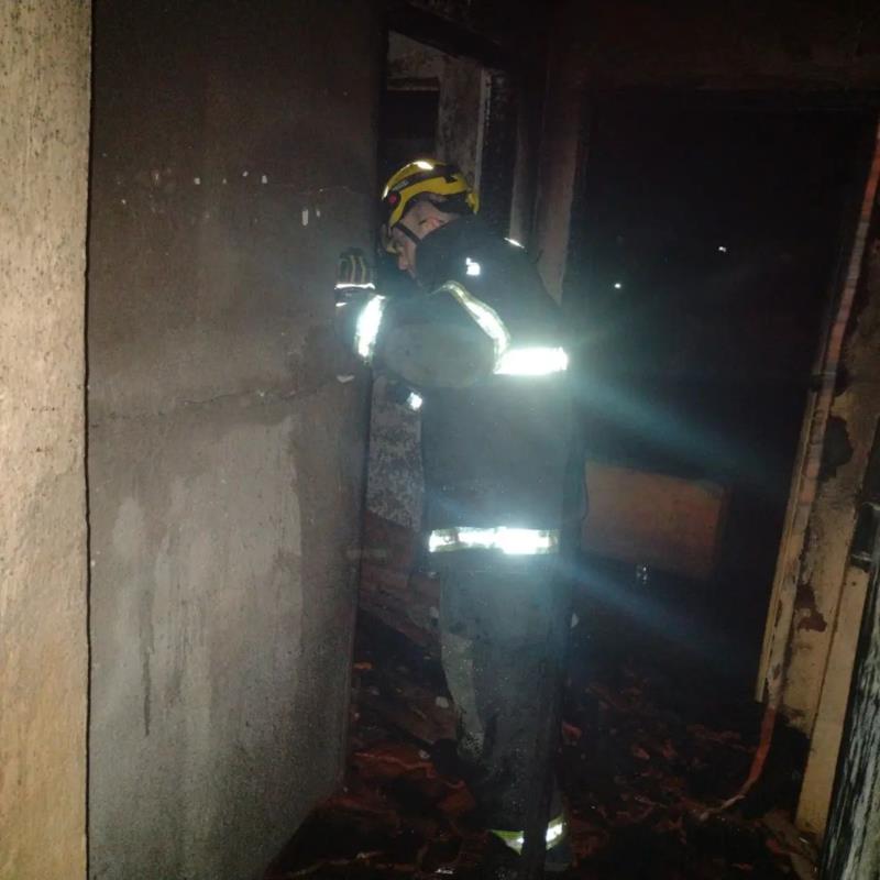 Incêndio destrói residência em Monte Belo neste domingo