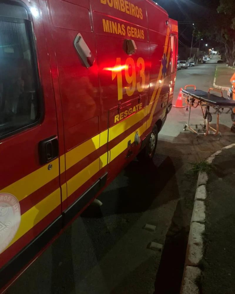 Motociclista fica ferido em colisão com automóvel na Grande Avenida, em Guaxupé