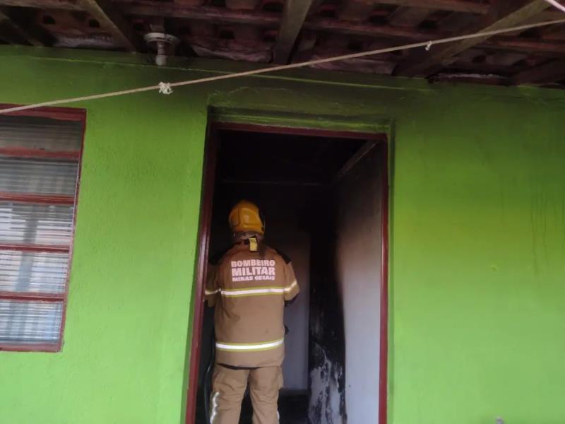 Bombeiros combatem incêndios em Guaxupé