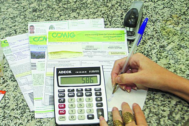 Aneel derruba reajuste da Cemig; conta de luz para residências fica 0,82% mais barata