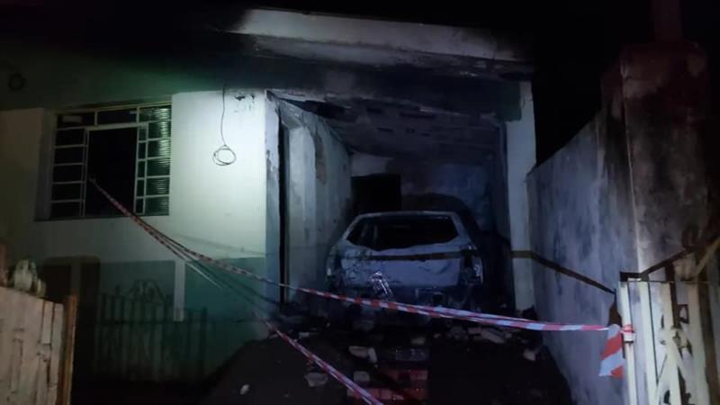 Cão acaba morrendo em incêndio de veículo na Vila Nunes, em Guaranésia