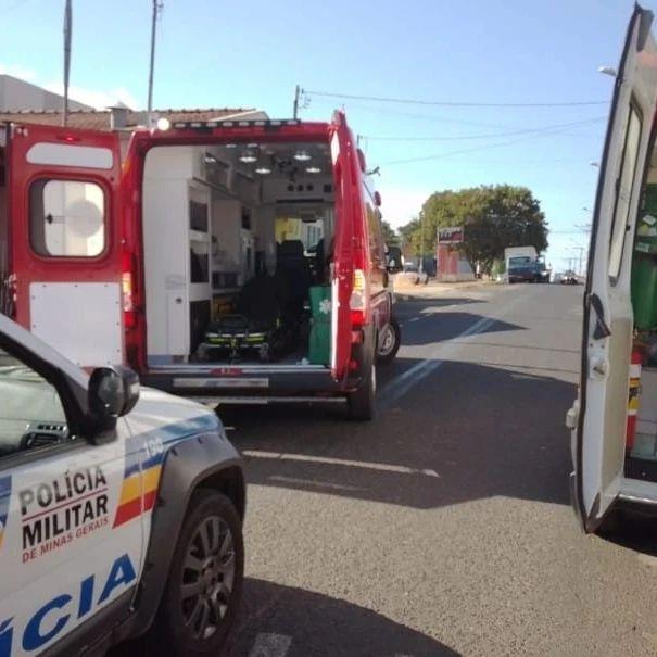Batida de motos deixa duas pessoas feridas em Guaxupé 