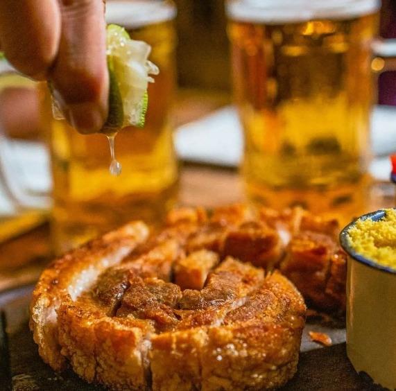 Guaranésia recebe festivais de torresmo e churros neste final de semana na Praça do Pontilhão