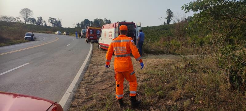 Guaxupeano de 58 anos capota veículo na BR-491, entre Muzambinho e Monte Belo  