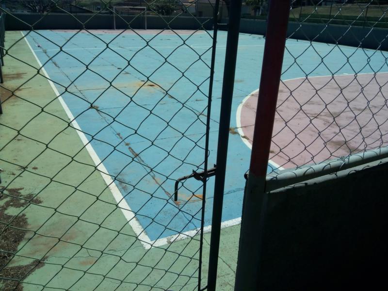 Futebol na praça foi ato de vandalismo, diz prefeitura