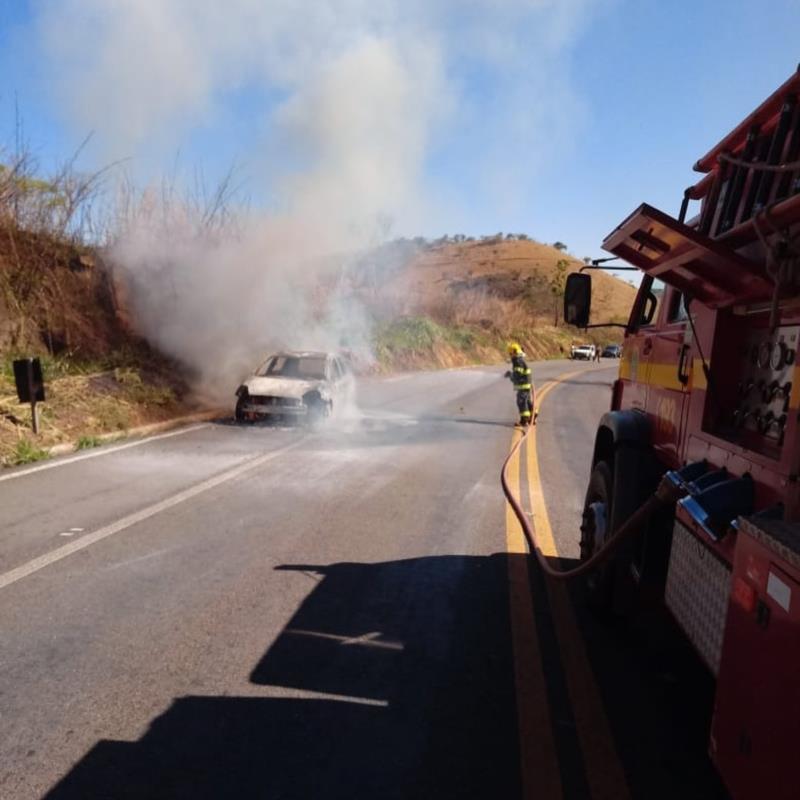 Mais um incêndio em veículo mobiliza os Bombeiros de Guaxupé