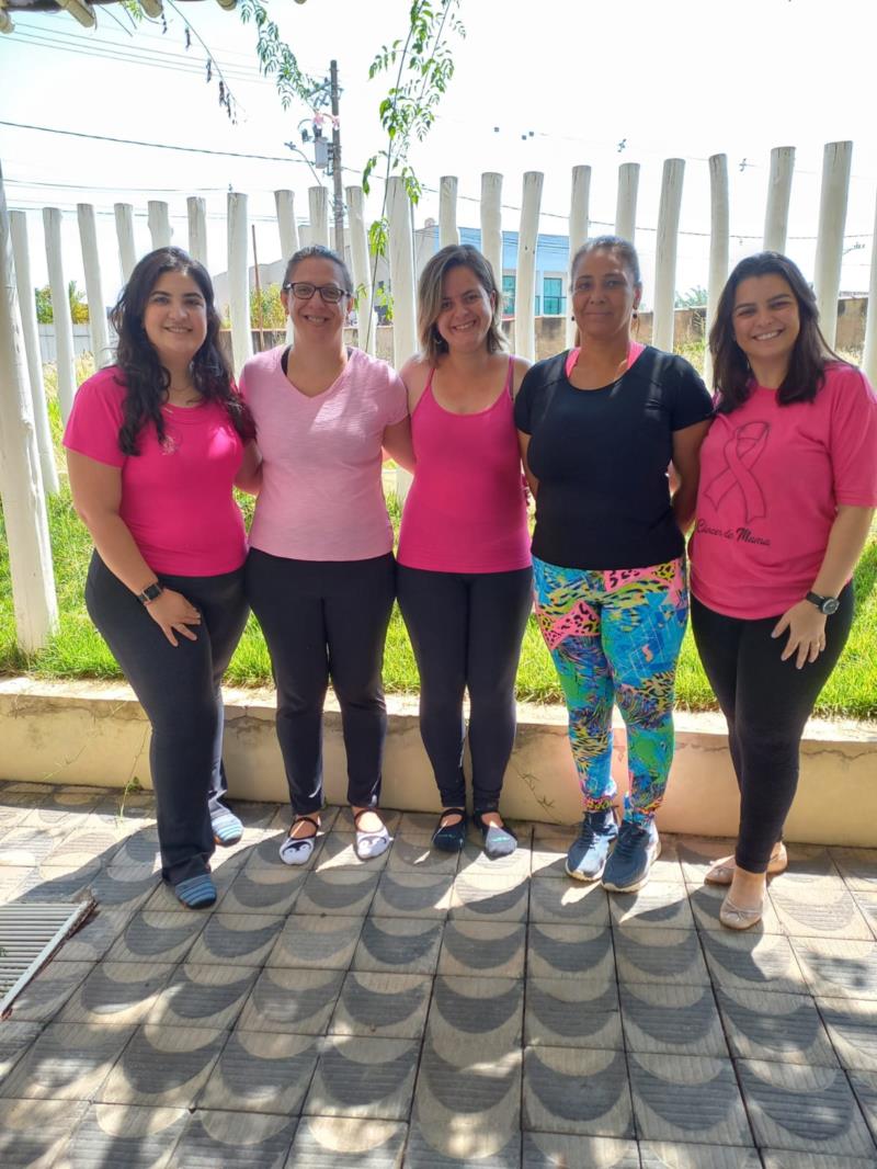 Turma de Pilates do Clube Guaxupé participa do Pink Day 