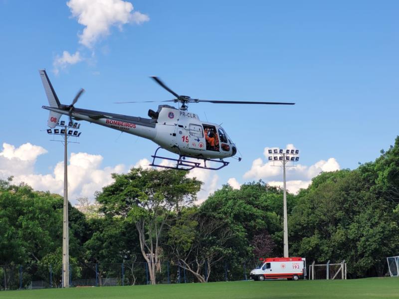 Idoso é transferido do hospital de Monte Belo para a UTI de Guaxupé através de helicóptero dos Bombeiros