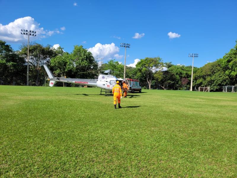 Idoso é transferido do hospital de Monte Belo para a UTI de Guaxupé através de helicóptero dos Bombeiros