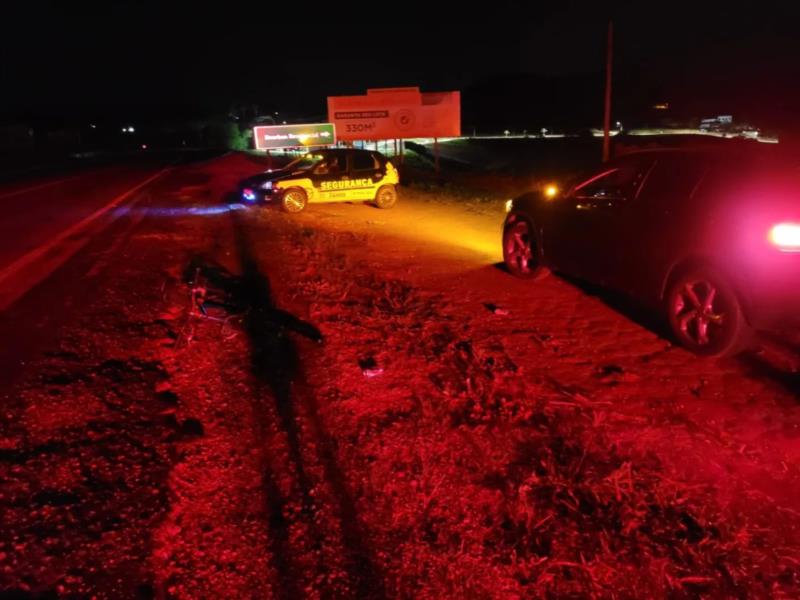 Em Guaxupé, Bombeiros socorrem idoso que foi atropelado na rodovia Jamil Nasser, com múltiplas fraturas pelo corpo