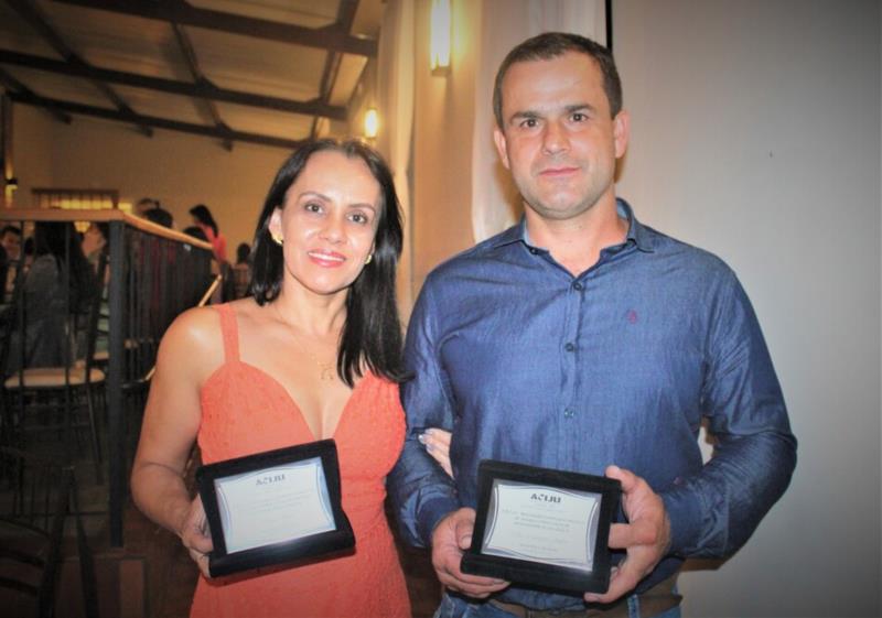 Prefeito de Juruaia recebe título de Personalidade do Ano em evento da Aciju 