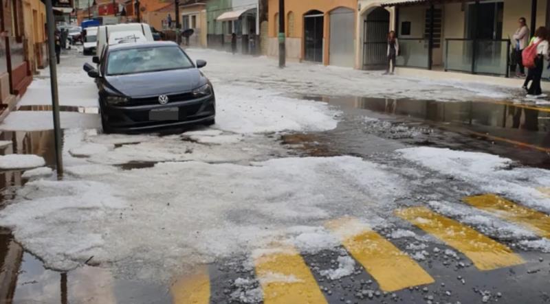 Chuva de granizo deixa estragos em várias cidades do Sul de Minas 