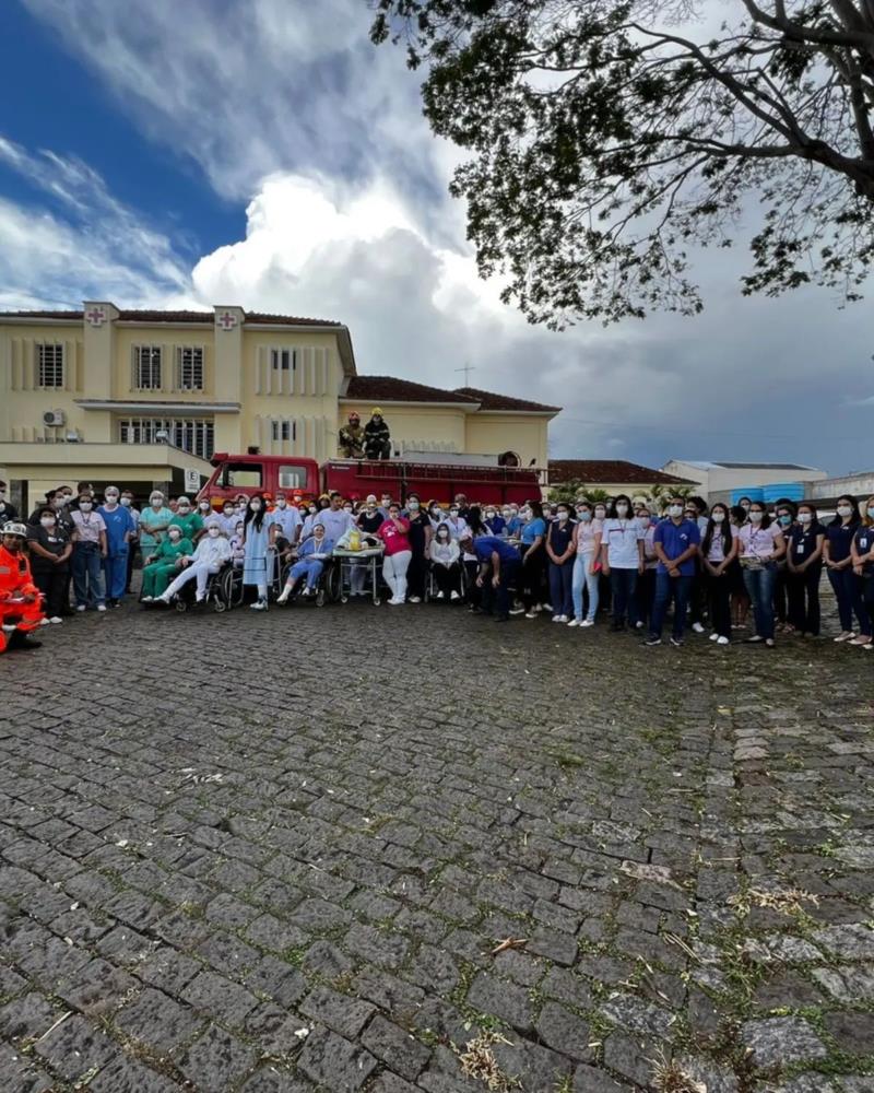 Em treinamento de emergência promovido pelos Bombeiros, 17 setores da Santa Casa de Guaxupé são evacuados  