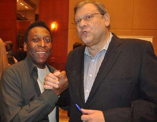 Milton Neves homenageia Pelé em artigo: "Morre Pelé, o único filho de Deus a receber nota 10 em sua atividade!