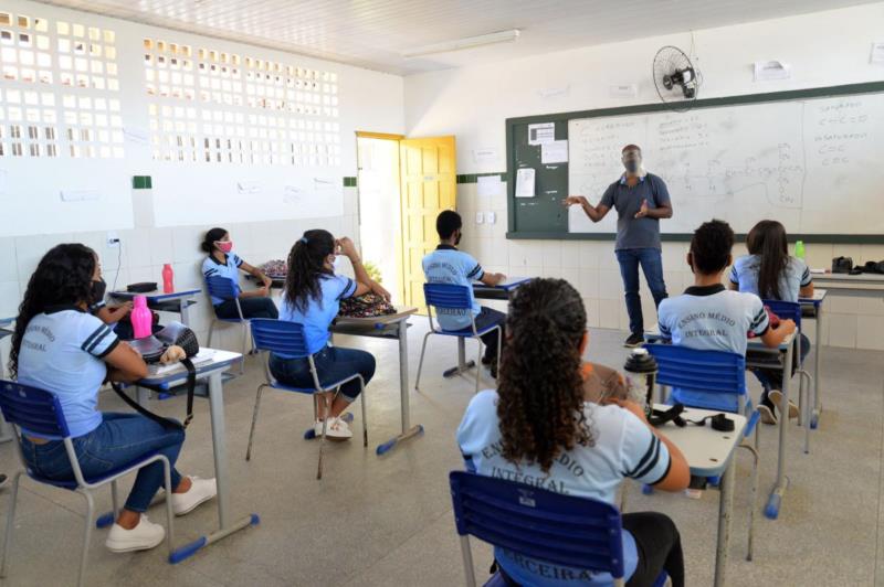 Piso nacional dos professores sobe para R$ 4.420,55
