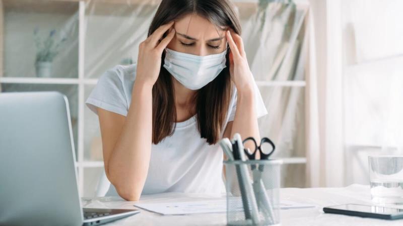 Mulheres, fumantes e pessoas 40+ têm maior risco de desenvolver Covid Longa