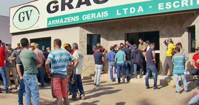 Após quase duas semanas fechado, Armazém volta a atender produtores em Muzambinho