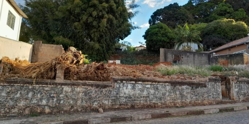 Terreno abandonado é motivo de reclamação em Guaxupé 