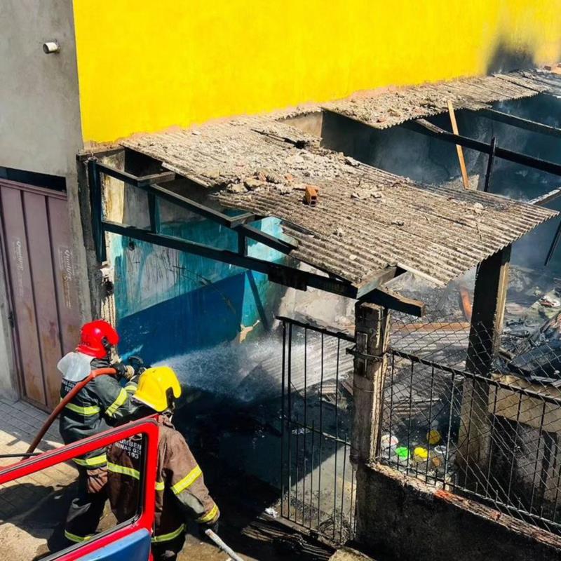 Incêndio em residência na Vila Progresso mobiliza o Corpo de Bombeiros 