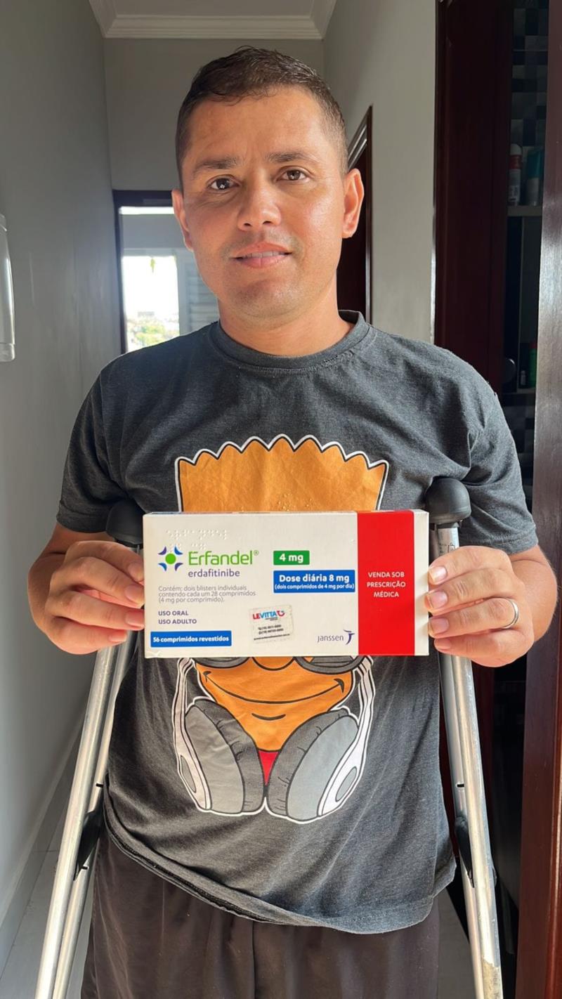 Guaxupeano "Cesinha Moto Peças" continua na luta para a arrecadação de mais medicamentos para tratamento de saúde 