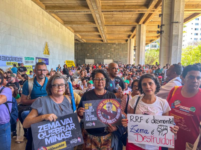 Servidores públicos de Minas fizeram greve contra o RRF de Zema e ocuparam a ALMG em defesa dos serviços públicos 