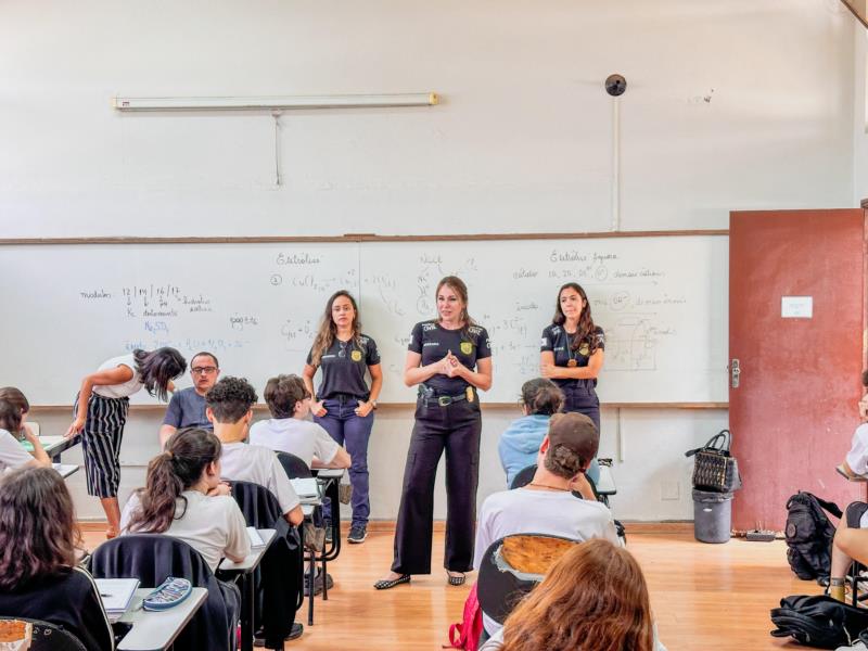 Polícia Civil promove palestra com alunos do ensino médio sobre o Dia da Consciência Negra em Guaxupé 