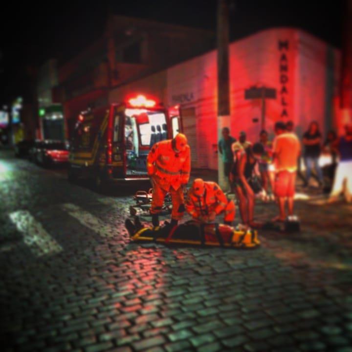 Colisão entre motocicleta e automóvel deixa uma pessoa ferida em Guaxupé