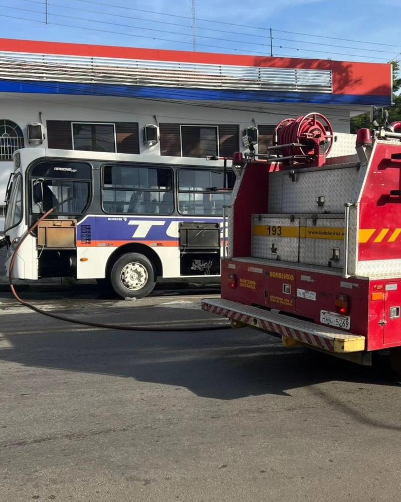 Incêndio atinge ônibus no centro de Guaxupé 