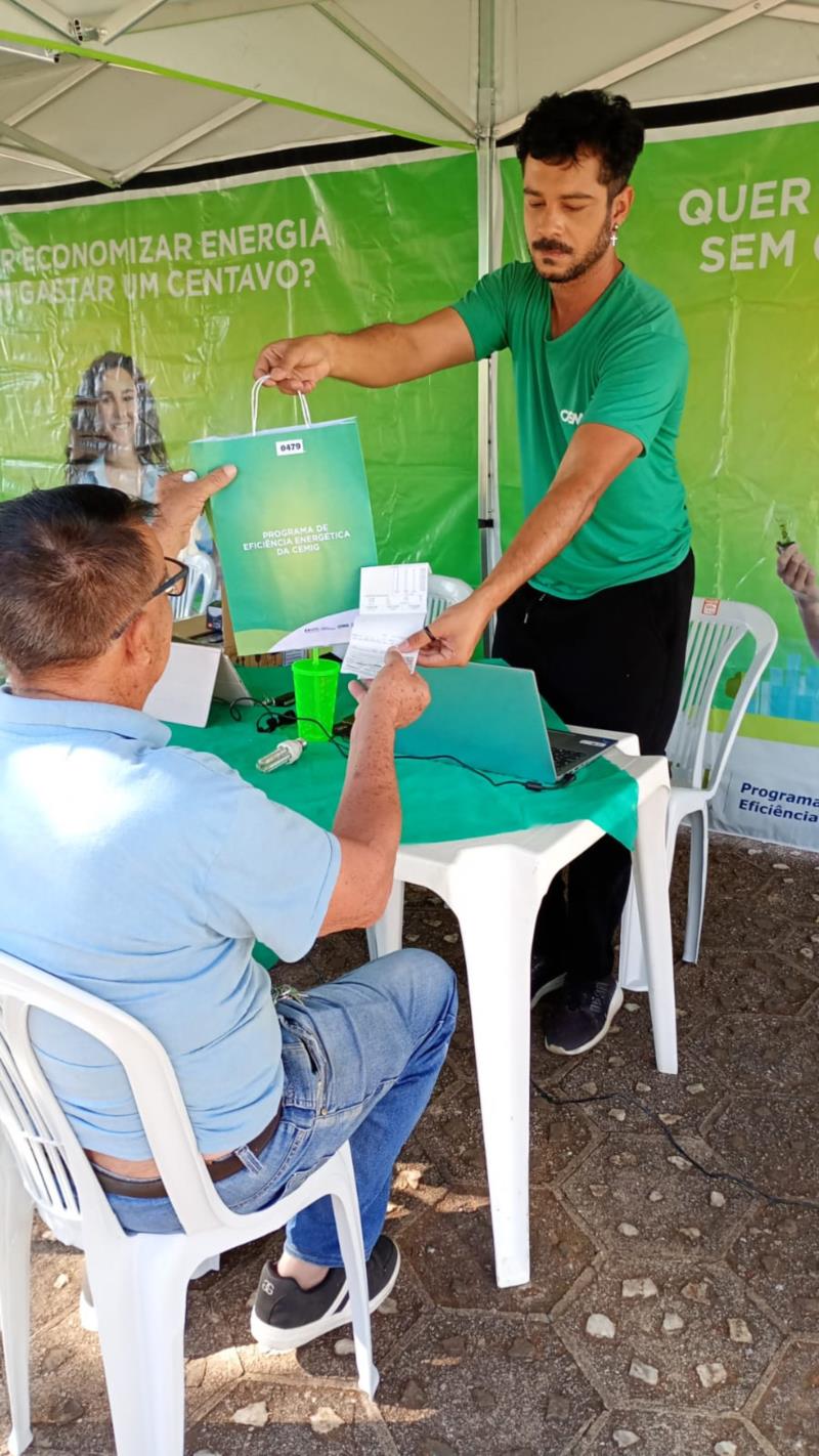 Monte Belo, Cabe Verde, Alfenas e outras cidades de Minas foram beneficiadas pela Cemig com a troca de mais de 45 mil lâmpadas em ação itinerante pelo estado