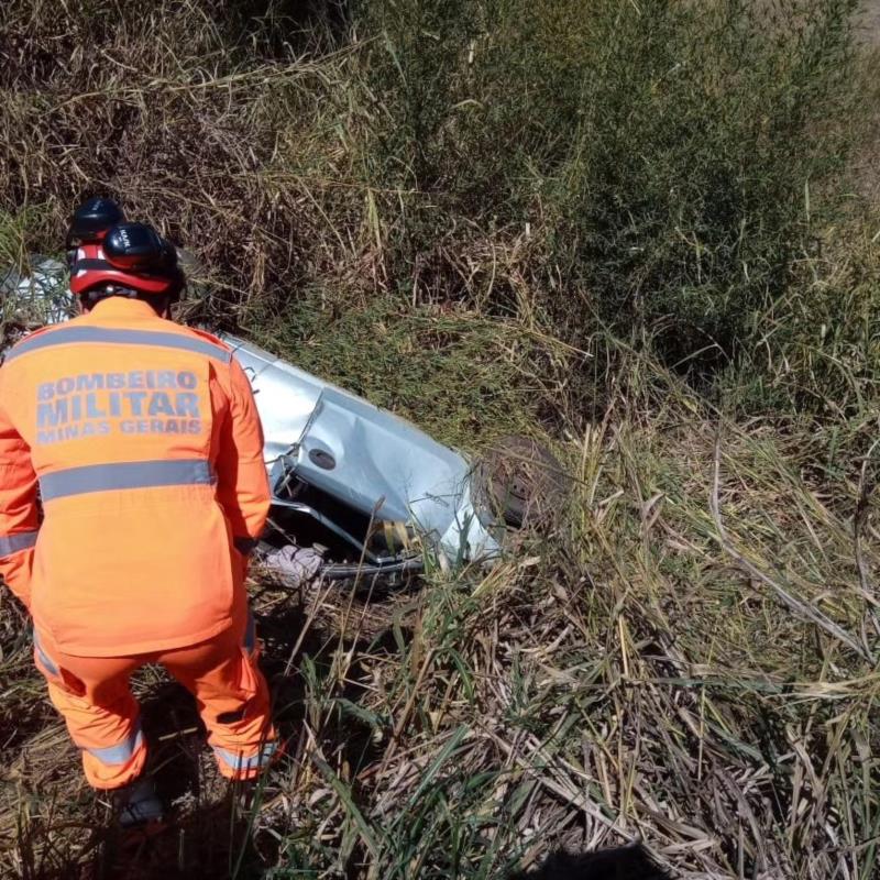 Montana capota na MGC-491, em frente ao "Muzambão"
