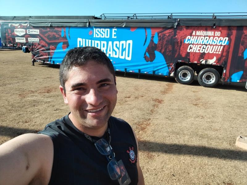 “Churrasco on Fire”, da dupla Fernando e Sorocaba, é feito por guaxupeano