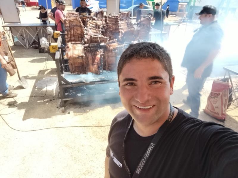 “Churrasco on Fire”, da dupla Fernando e Sorocaba, é feito por guaxupeano