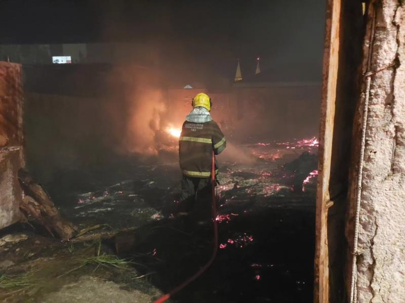 Vários incêndios em vegetação em Guaxupé e região fazem Bombeiros suplicar à população para que não façam mais queimadas 
