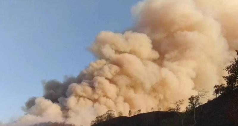Vários incêndios em vegetação em Guaxupé e região fazem Bombeiros suplicar à população para que não façam mais queimadas 