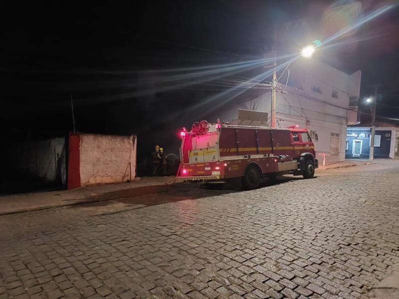 Vários incêndios em vegetação em Guaxupé e região fazem Bombeiros suplicar à população para que não façam mais queimadas 